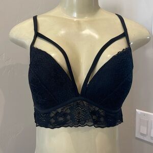 Victoria’s Secret Pink lacy strappy bra M